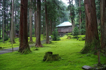 雨の降る福井県勝山市の平泉寺