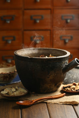 Obraz na płótnie Canvas Chinese traditional herbal medicine in casserole