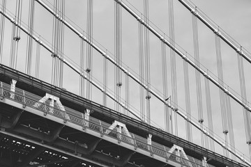 Obraz premium Close up picture of the Manhattan Bridge that connects Lower Manhattan at Canal Street with Downtown Brooklyn, New York City, USA.