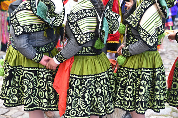 Péruviennes en costume de fête à Cusco au Pérou