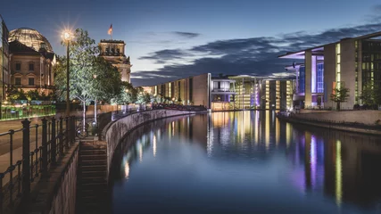 Zelfklevend Fotobehang Berliner Regierungsviertel und Bundestag am Abend © Ronny Behnert