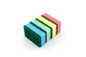 verschiedene schwämme auf einem weissen hintergrund