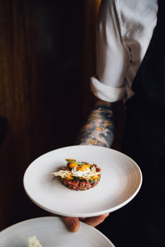 Man holding steak tartare