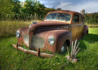 rusty old car - 163281678