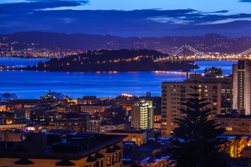 Fototapeta premium The twilight scene of San Francisco Bay