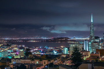 Fototapeta premium The twilight scene of San Francisco Bay