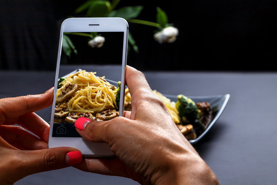 photographing food with a mobile phone camera