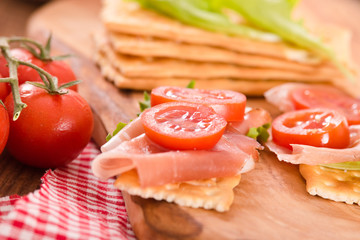 Crackers with ham and avocado. 