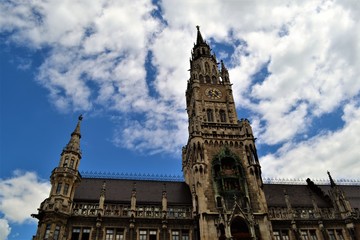 Fototapeta na wymiar Altes Bauwerk in München