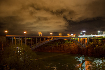 Fototapeta na wymiar Bridge at Niagara at night