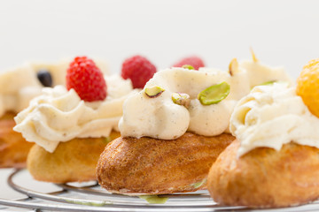 Eclair with vanilla cream and pistachio