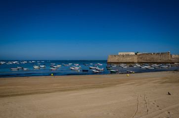 beach with boats © Tomasz