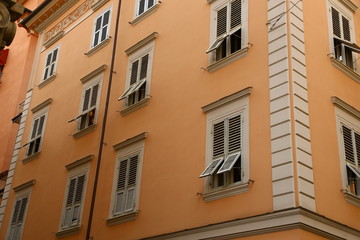 Fototapeta na wymiar Typical mediterranean facade in Italy