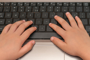 kid using a laptop