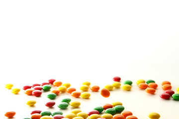 Rainbow candy / A variety of bite-sized chewy candies with a colorful candy shell