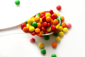 Rainbow candy / A variety of bite-sized chewy candies with a colorful candy shell