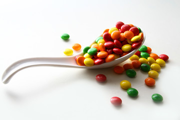 Rainbow candy / A variety of bite-sized chewy candies with a colorful candy shell