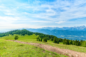 Fototapeta na wymiar Dobratsch - Villacher Alpe - Kärnten - Österreich - Alpen - Berge - Wanderung