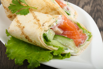 Salmon bread roll
