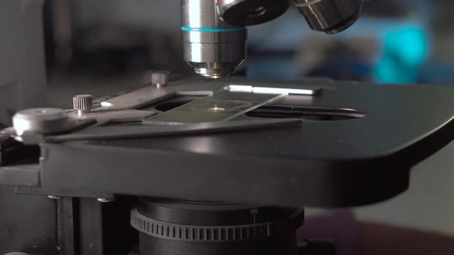Scientist tune sample position on a microscope by moving iti in 3d space and then changes objective lens to get better magnification