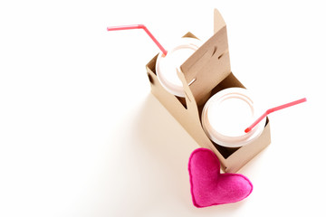 Takeaway composition with plastic disposable cups and straws