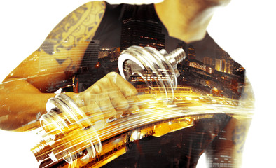 Deportes,gimnasia y vida saludable .Hombre entrenando con pesas.Fondo abstracto con doble...