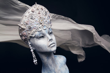 Mannequin in creative crown