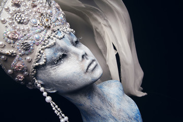 Mannequin in creative crown