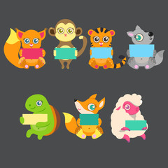 Obraz premium Animals hold blank signs. Sheep, monkey, tiger, wolf, turtle, Fox, squirrel