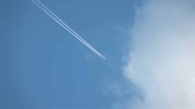 Video of airplane in the sky in real 1080p slow motion 250fps