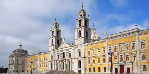 Fototapeta na wymiar Palace of Mafra Portugal