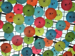 Fototapeta na wymiar Colorful umbrellas hanging from the ceiling