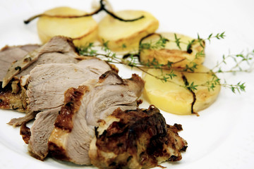 Pratos à base de carne de ovelha