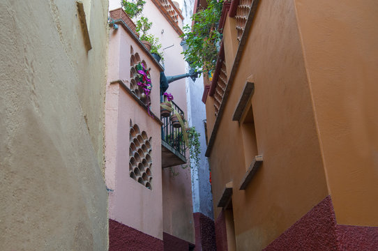 callejon del beso, guanajuato. Mexico