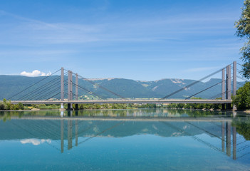 Brücke über den Fluss