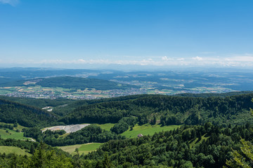 Fototapeta na wymiar Panorama idylle in den Bergen mit Blick in das Tal