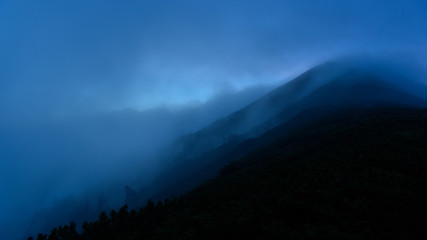 北アルプス　薄明の爺ヶ岳