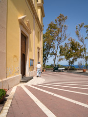 Radiating painting of the forecourt leads to the church entrance