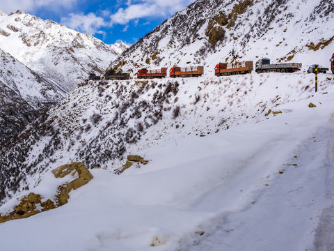 Trucks waiting to pass the high and narrow Trola Pass