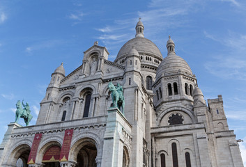 Fototapeta na wymiar The Basilica of the Sacred Heart of Paris