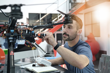 Engineer working on drone in lab - obrazy, fototapety, plakaty