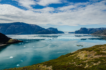 Fototapeta na wymiar Small icebergs and reflections near a glacier
