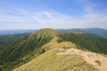 Fototapeta premium 徳島県 剣山山頂から見た次郎笈