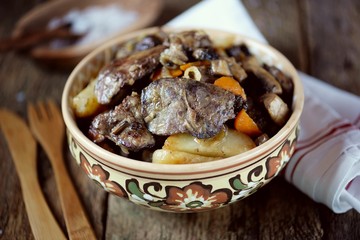 Chicken liver fried with potatoes, mushrooms, carrots, onions in olive oil. Rustic style. 