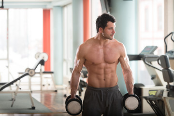 Plakat Athlete Exercising Biceps With Dumbbells