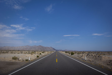 Obraz premium Carretera en el desierto
