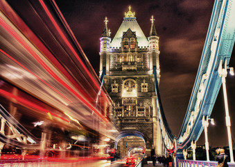Panele Szklane Podświetlane  Ruch na Tower Bridge nocą by