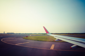 飛行機 窓からの景色