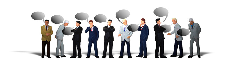 横一列で会話する複数のビジネスマン