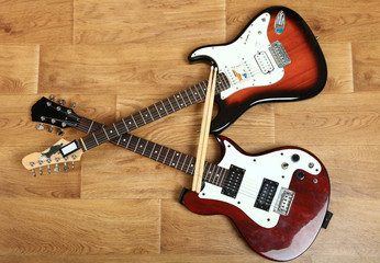 Naklejka premium Electric guitar and drumsticks